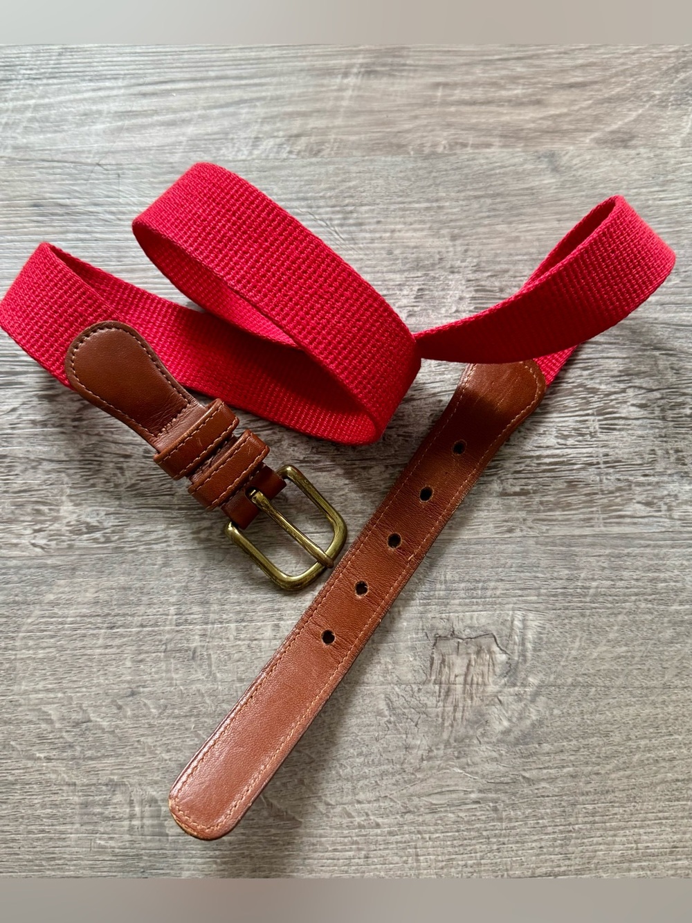 Coach women's belt in genuine leather (British Tan) with a red linen stripe,